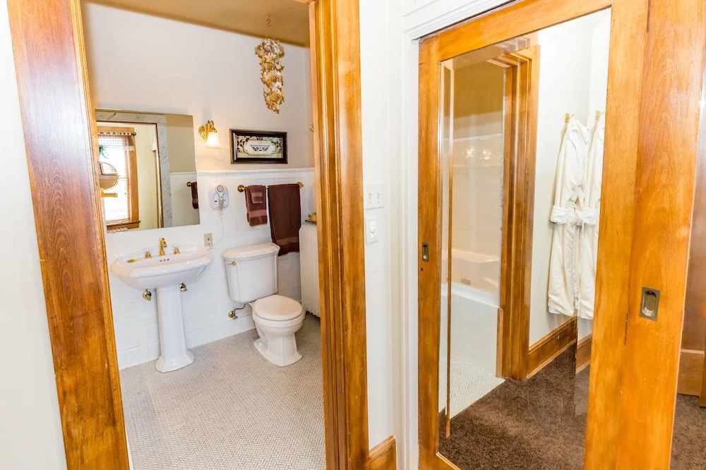 The Firelight Inn on Oregon Creek Bed and Breakfast