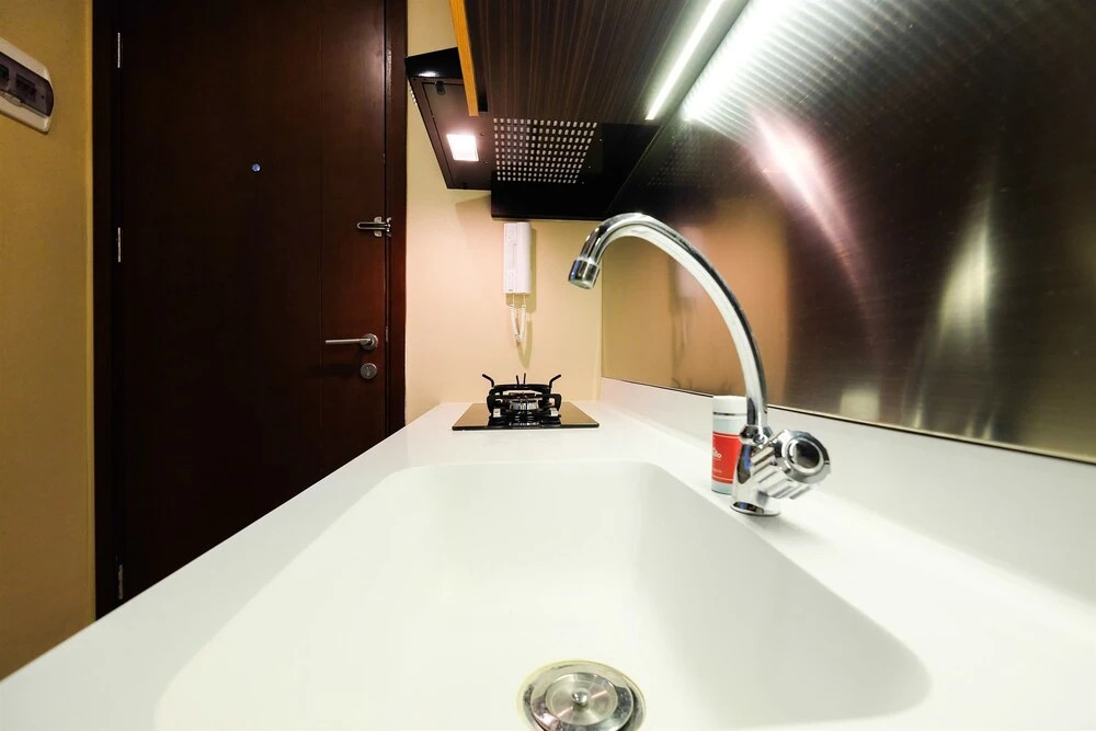 Warm Cozy Studio Room at Signature Park Grande Apartment By Travelio