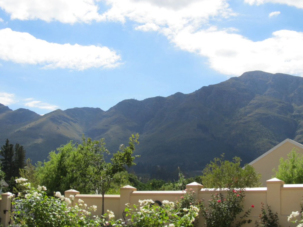 Petit Plaisir is a Romantic Self-catering Cottage on the Side of the Village no1