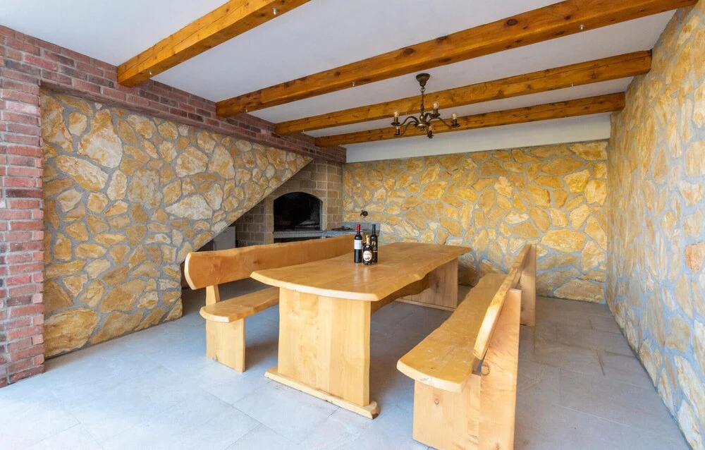 Nice Home in Podstrana With Wifi and 2 Bedrooms