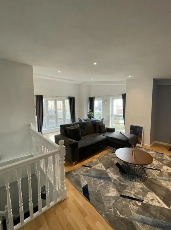 Masshouse Penthouse by JLJ Apartments