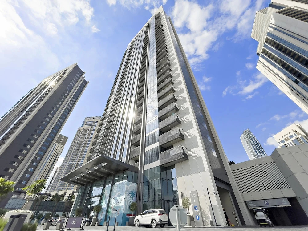 WelHome - Stylish Condo With Cityscape View in Creek Harbour