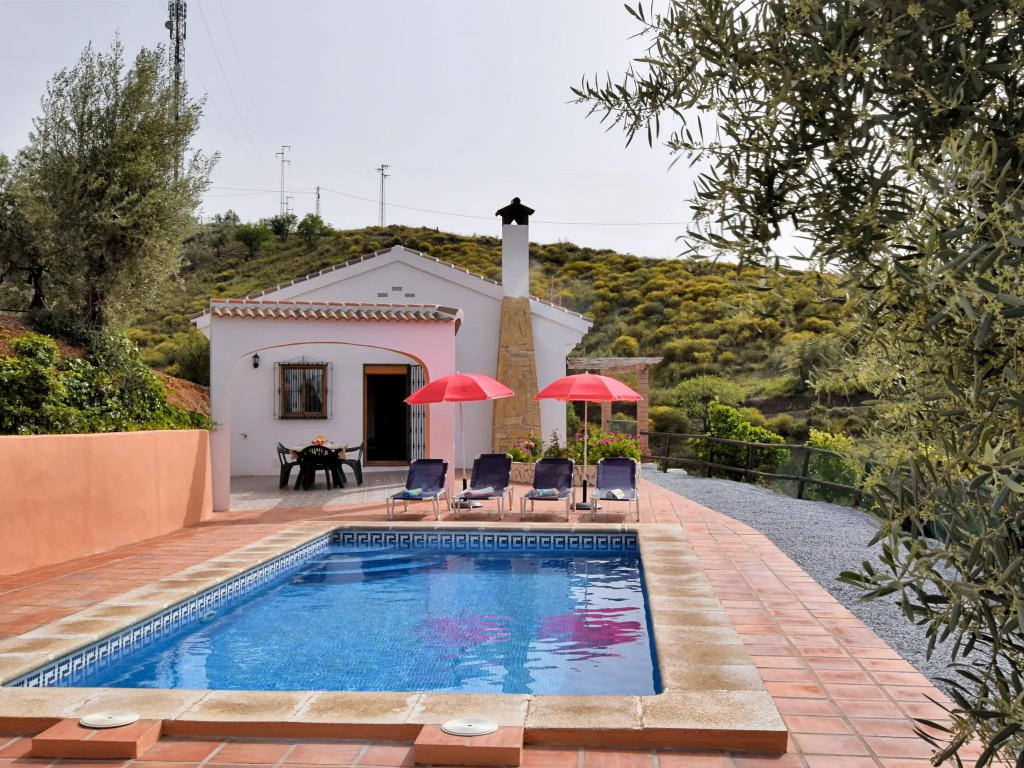 Stunning Cottage with Pool, Terrace, Garden, Sun-loungers