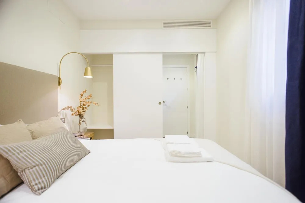 One&Lux Byron Suites