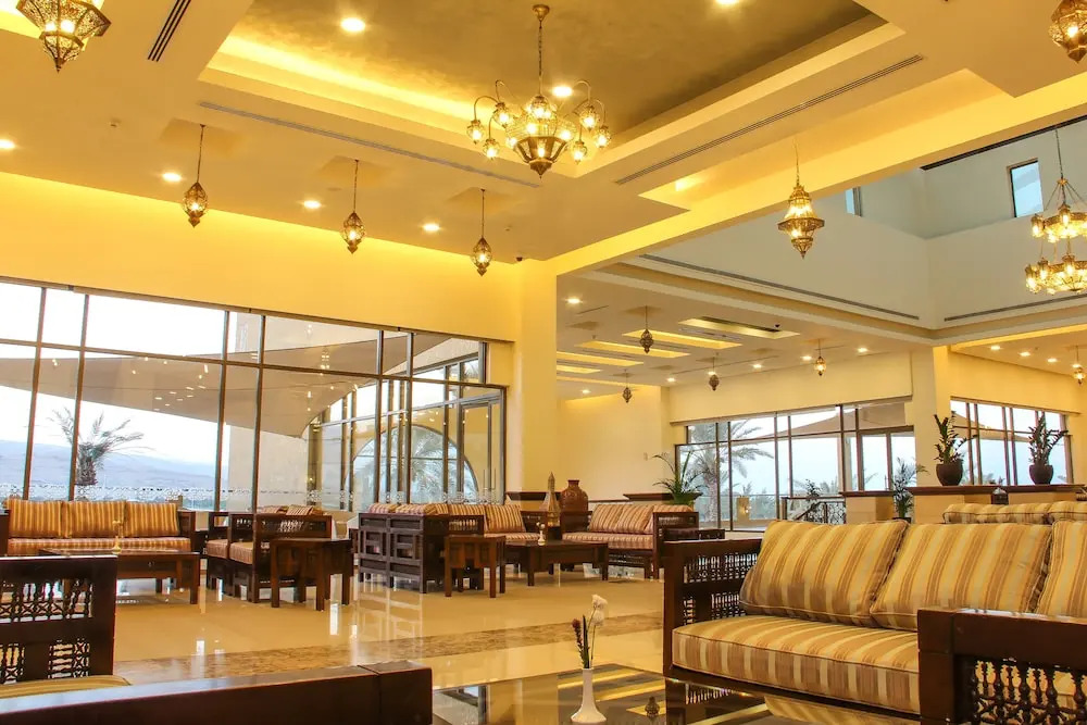 Lagoon Hotel & Resort