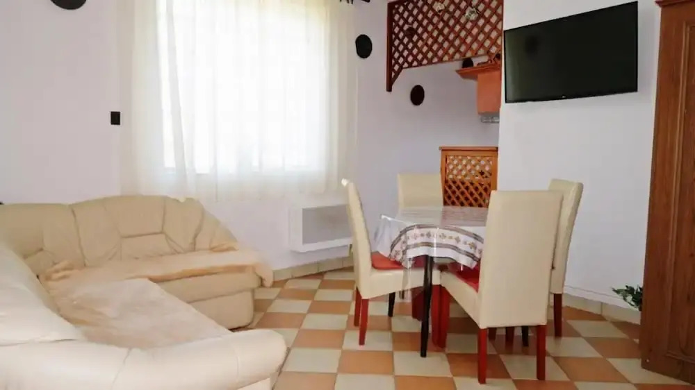 Apartment- 4 1 2 in Zalakaros