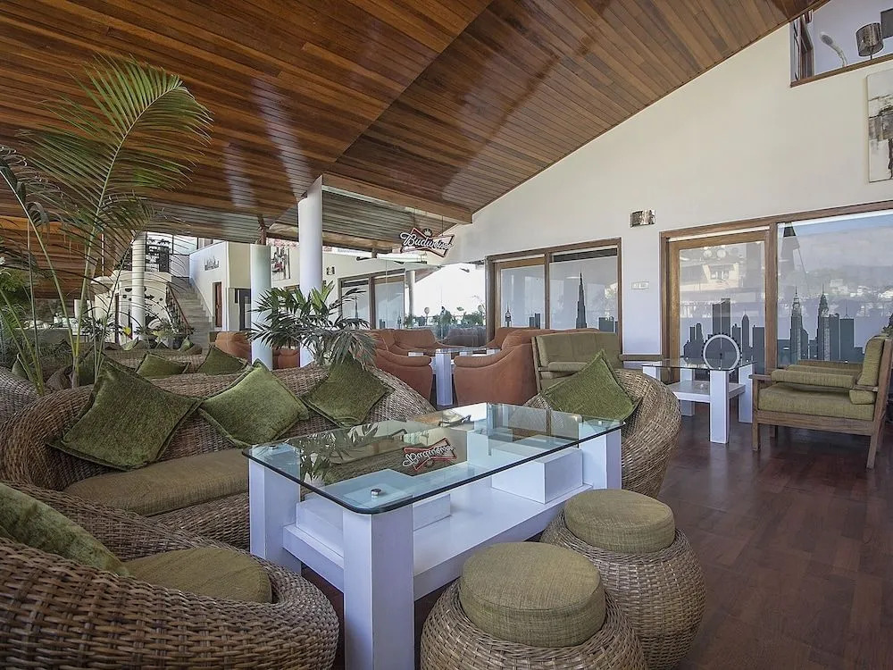 OYO 24798 Kiwi Hotel Yavachi