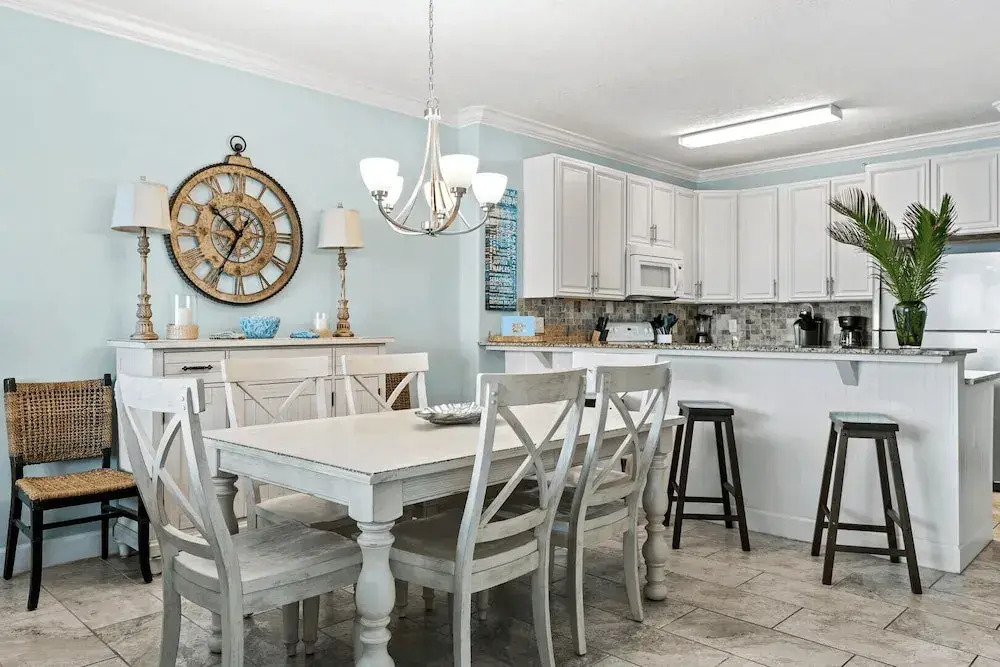 Beachfront Access, 2 Pools, Beach Service w/ Chairs Emerald Isle Resort 1308