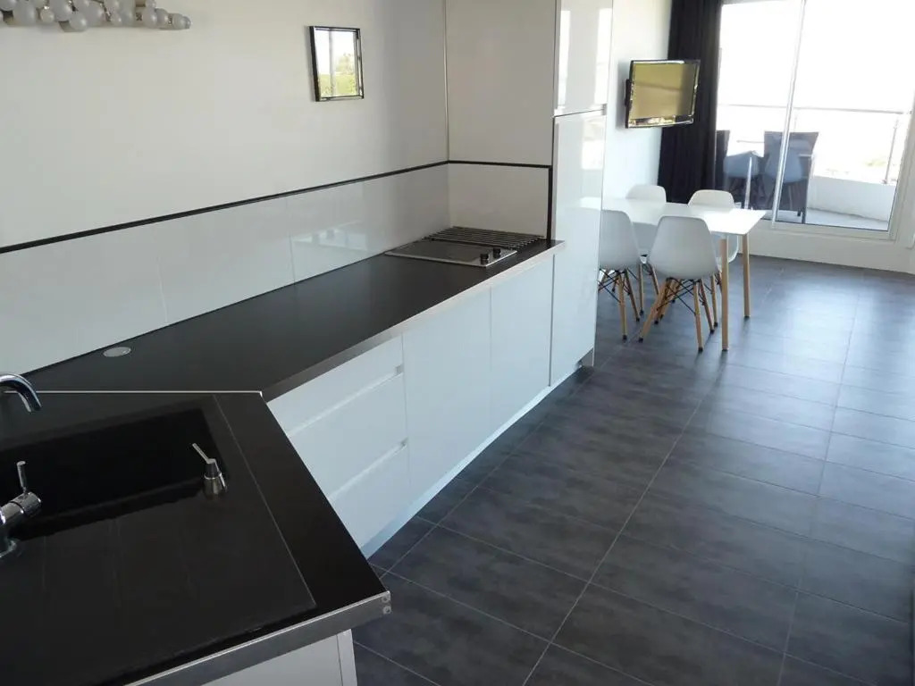AS14629 - P2 Mezzanine avec vue mer latérale, dans une résidence sur plage avec parking privé