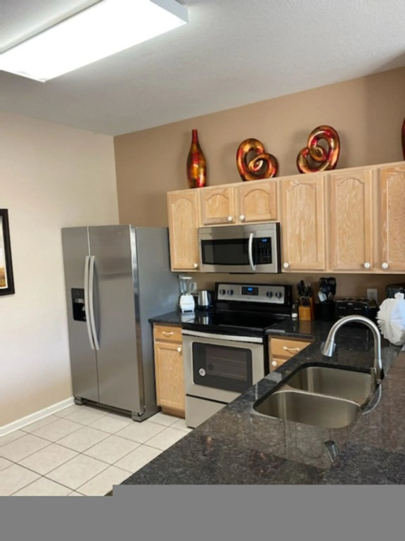 3 BR 2 Miles to Disney Pool Free Wifi and More