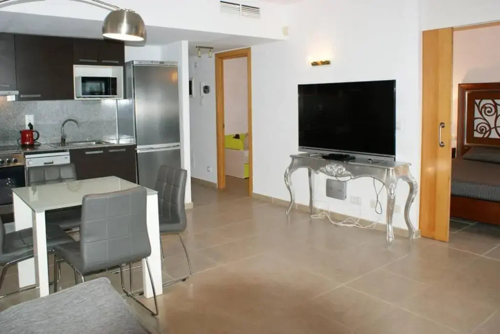 Apartamento en Roses con vistas al canal y piscina