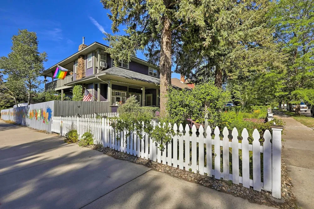 'the Purple House' Apt in Downtown Flagstaff!