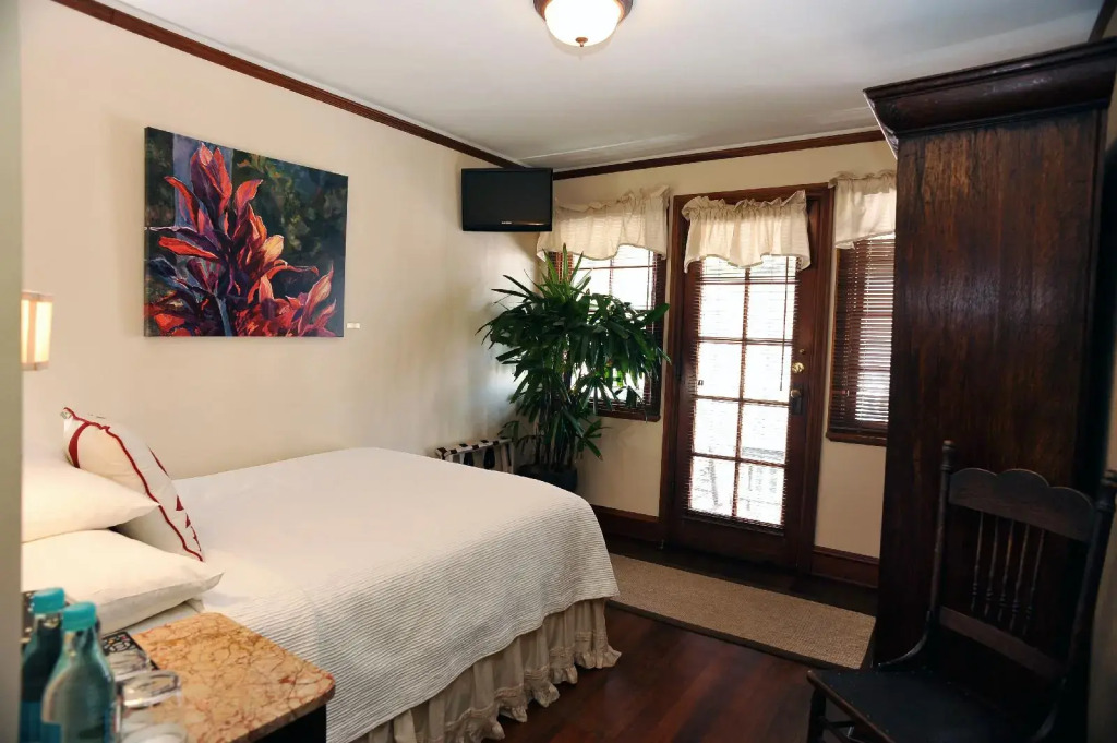 Lahaina Inn
