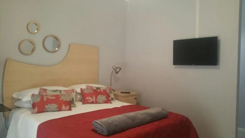 Little Acorn Guest House