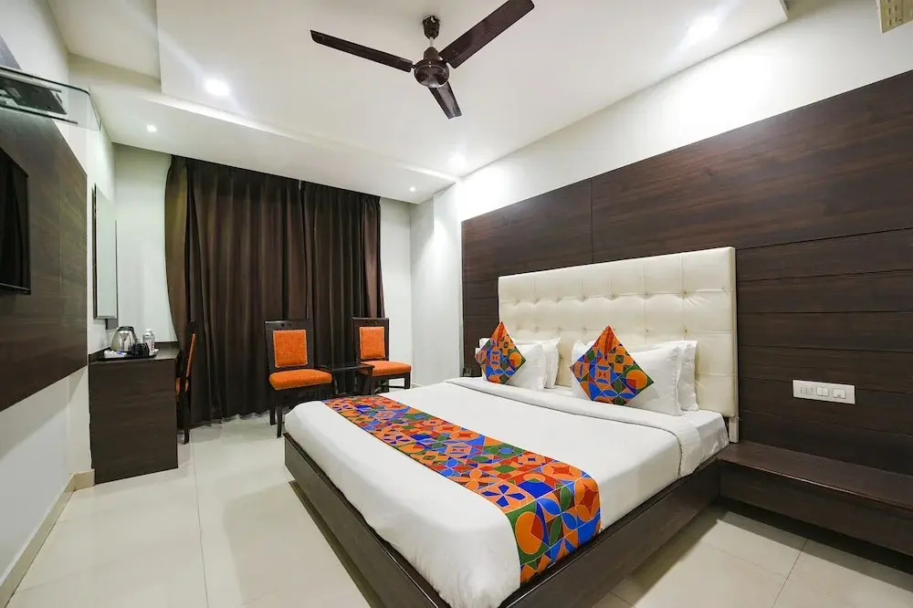 OYO Rooms Railway Station Exit Gate