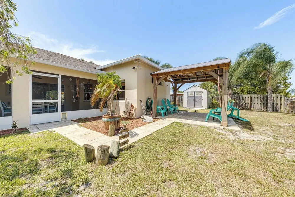 Pet-friendly Florida Home w/ Patio + Gas Grill!