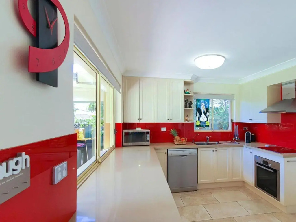 Pelican Beach House - 50m from inlet & playground