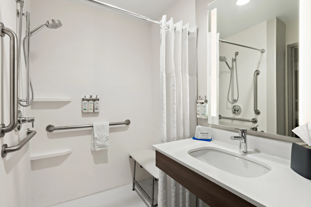 HOLIDAY INN EXP STES PERRY by IHG