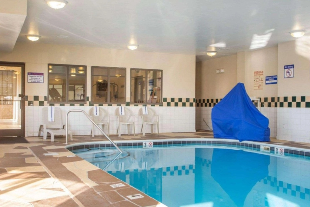 La Quinta Inn & Suites by Wyndham South Holland