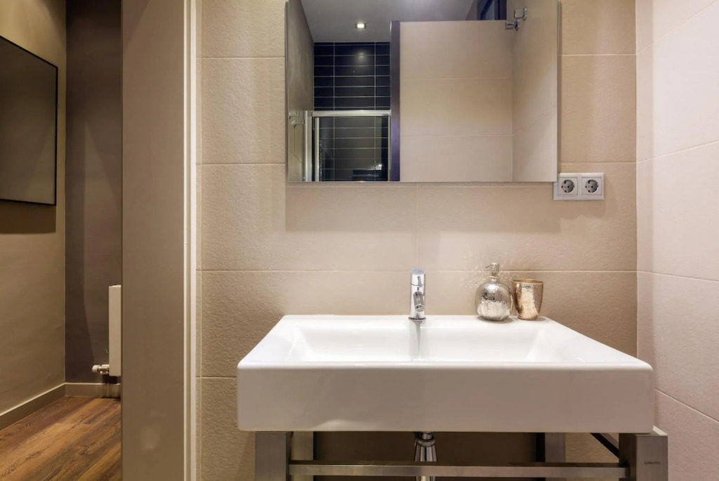 BATLLO 2 · Bright and luxury apartment next to P. de Gracia!