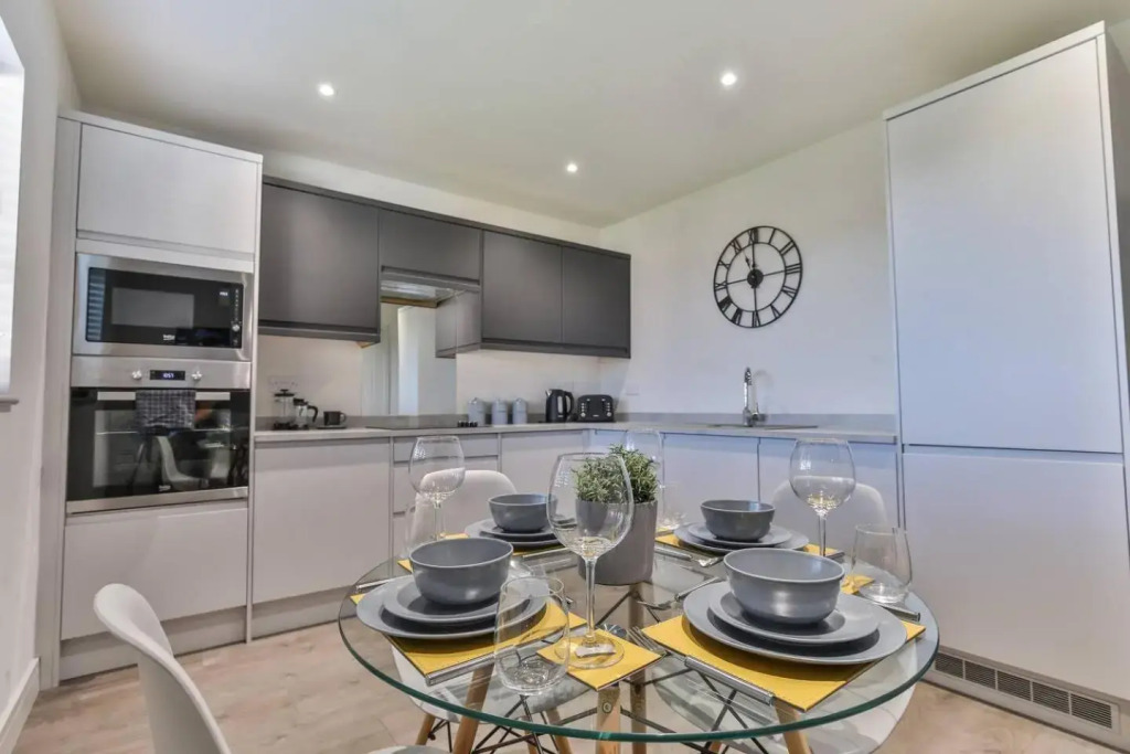 Modern, Cosy & Convenient 3 bed 2 bath House WiFi Parking