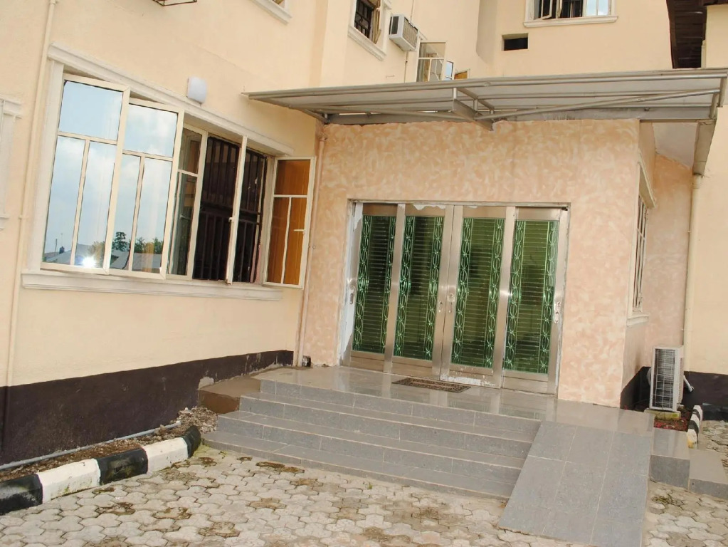 Mikagn Hotel And Suites