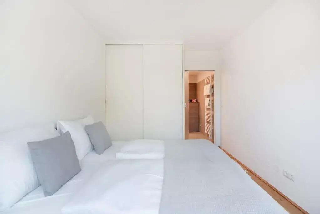 Grüne und zentrale Ruhelage im Neubau mit Balkon