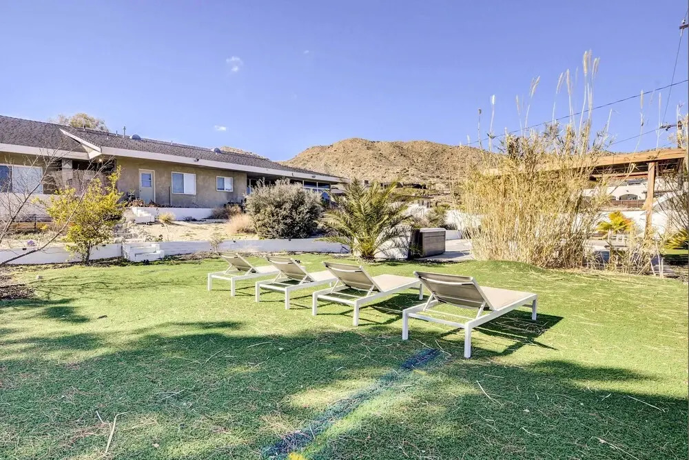 Tranquil Home w/ Pool - 14 Mi to Joshua Tree!