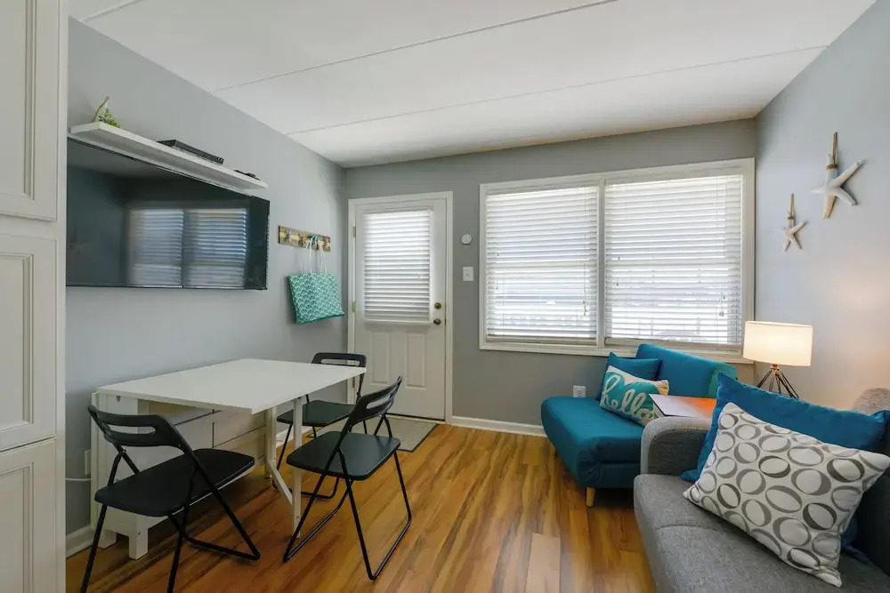 North Wildwood Condo w/ Pool, Walk to Boardwalk!
