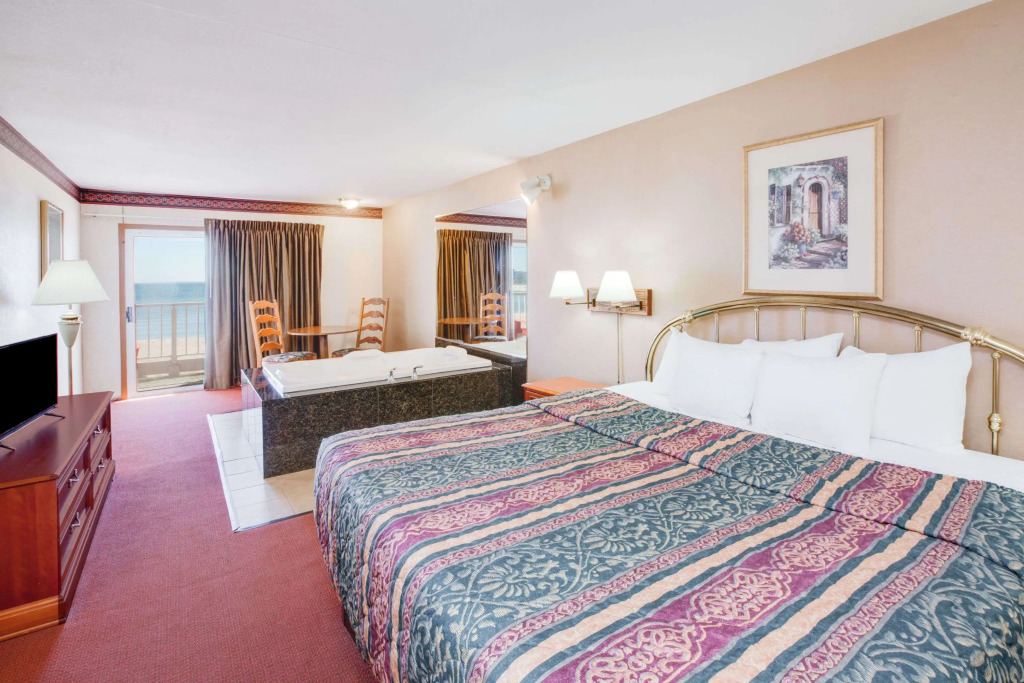 Super 8 Beachfront by Wyndham Mackinaw City, MI