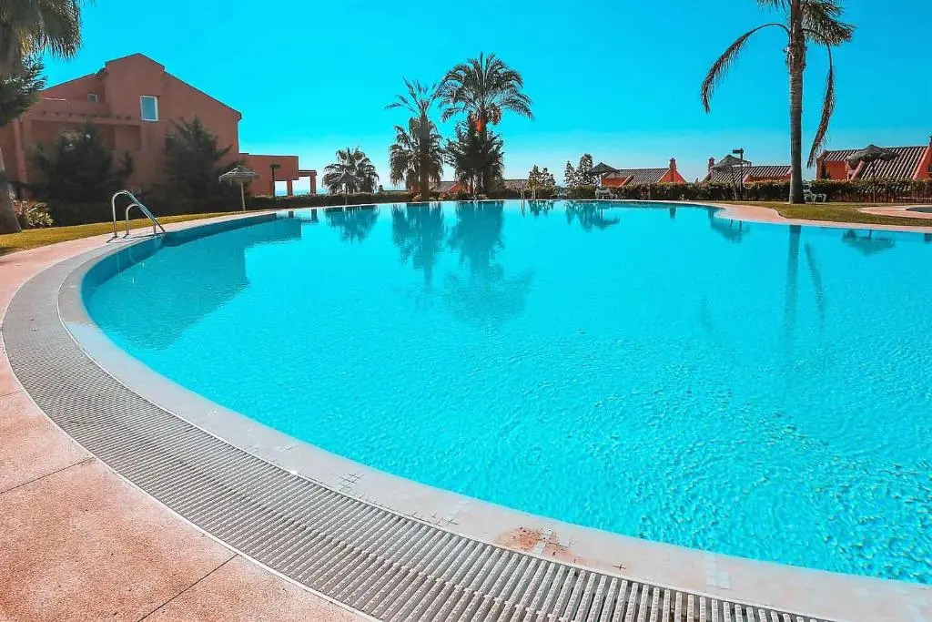 R25 Modern bright 2 bedroom apartment