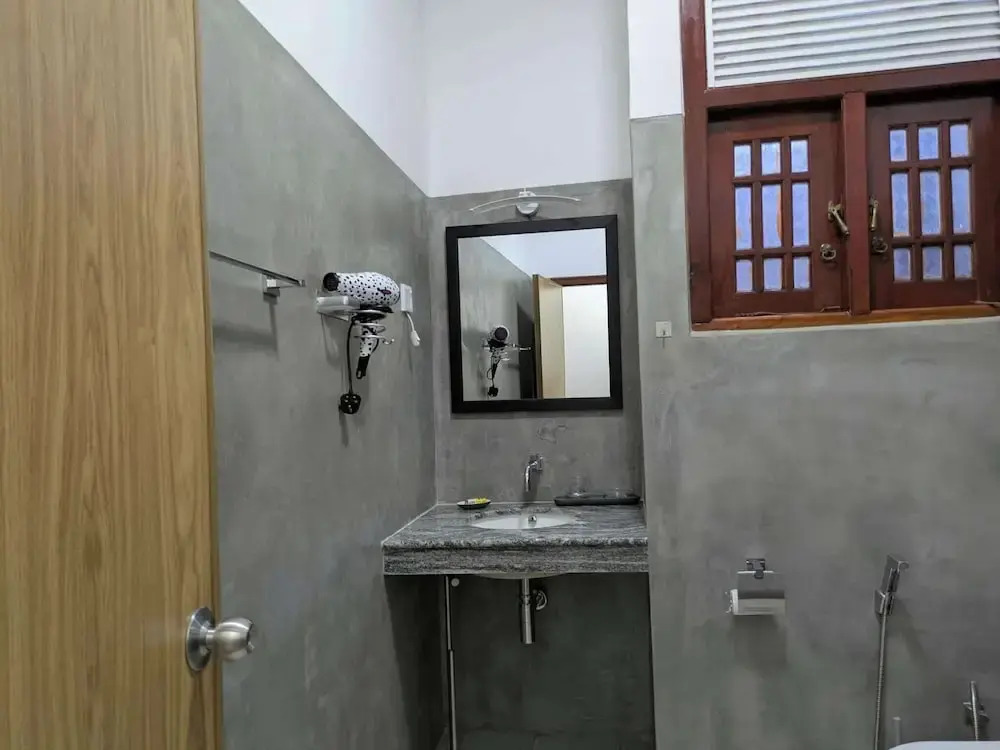 3 Bed House - Wifi Parking 10minBeach