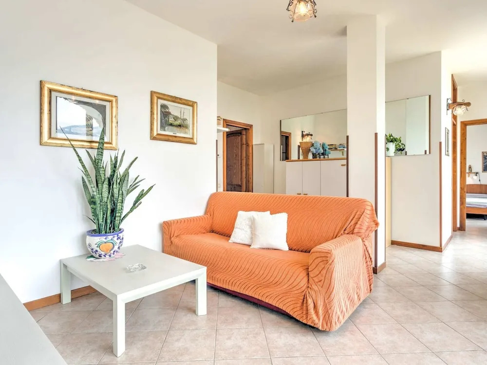 Wonderful flat with swimming pool, lift and garden