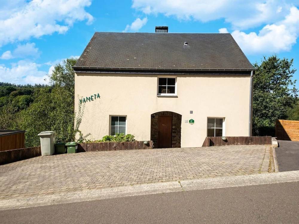 Forest-Edge Hideaway, Bouillon