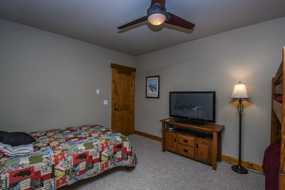 Glacier Paradise 5 Bedroom Townhome
