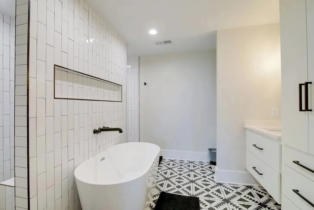 Walk to Fedex Forum! Luxe Townhome w/ Rooftop Deck