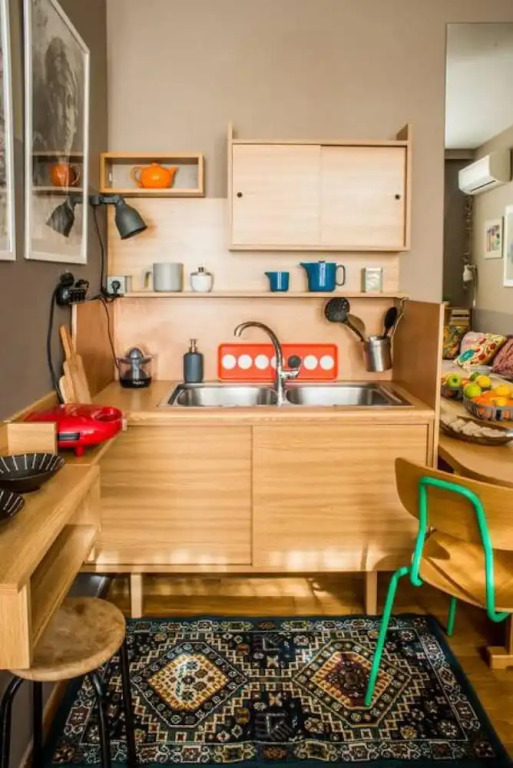 Living Like in a Cottage in the Center of Athens