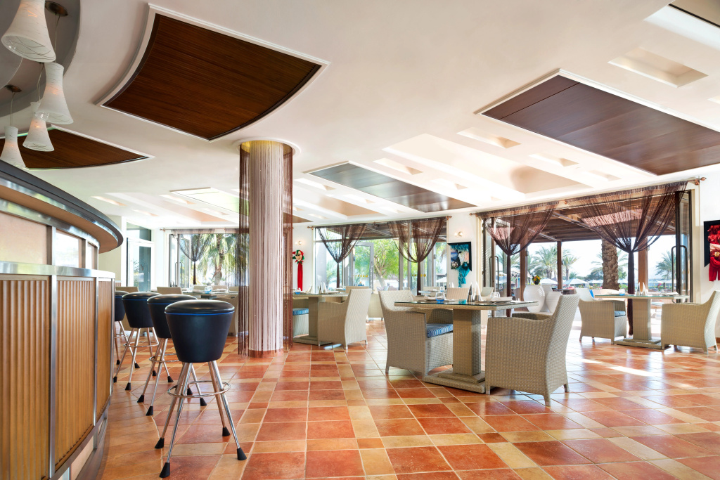 Курортный отель Le Meridien Al Aqah Beach Resort