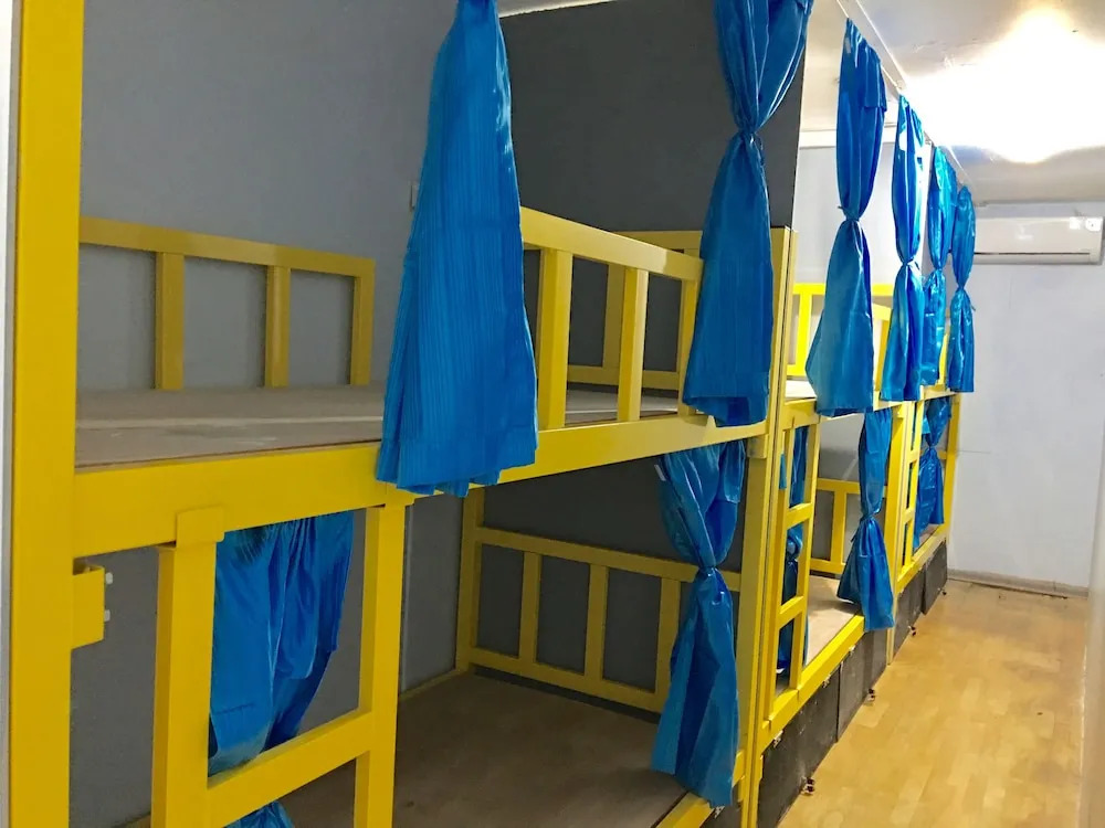 VR Hostel