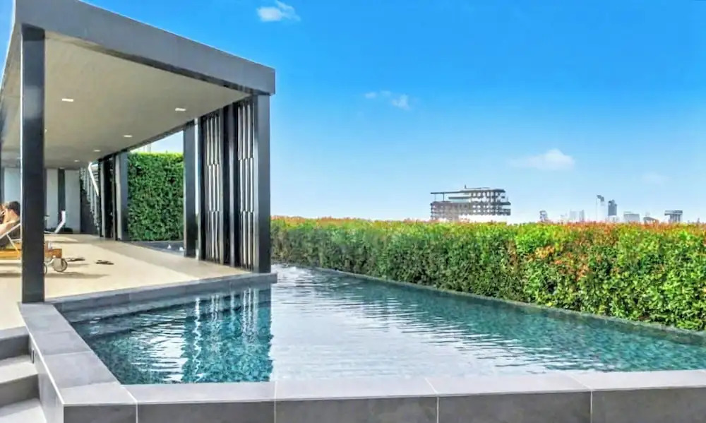 Base Pattaya - One BR Condo with pool view near Central Festival Pattaya