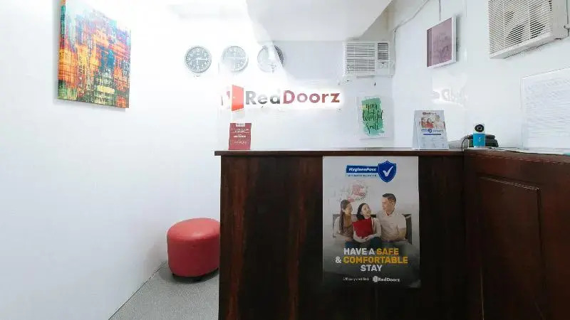 RedDoorz near Pasay Rotonda