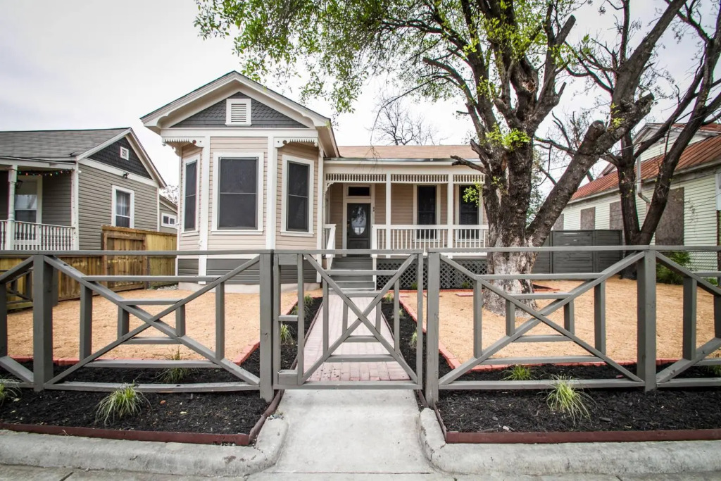 Restored Historic 2br/1.5ba House Near Downtown