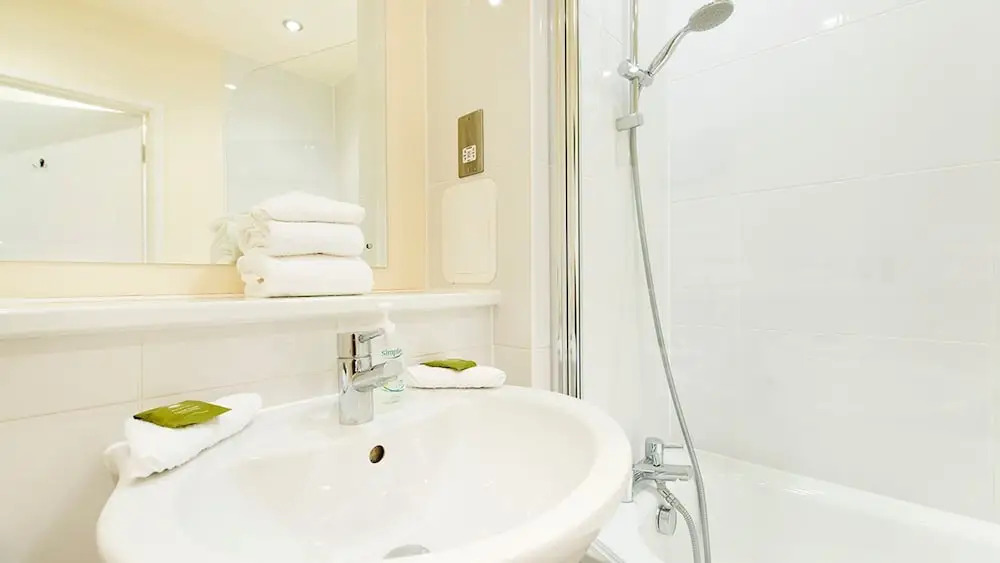 Bright and Spacious 2BR Flat in East London