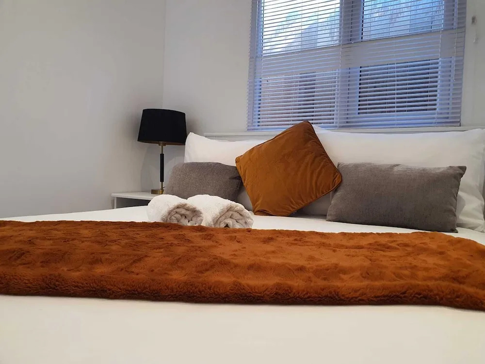 Stunning 1 King bed Cabin in Grays