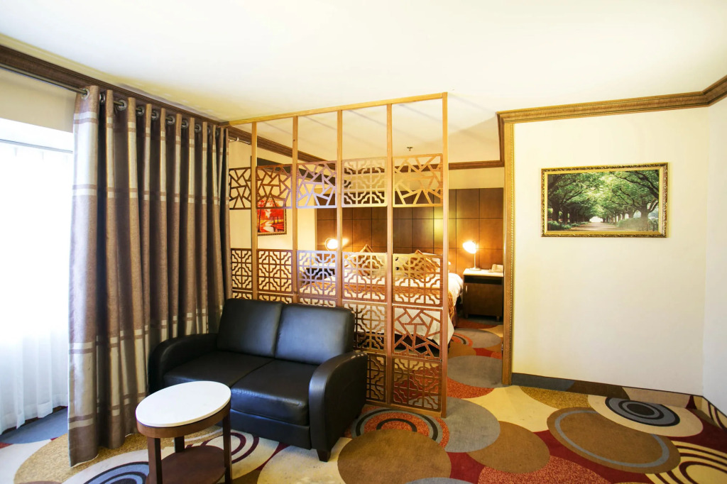 LA Crystal Hotel -Los Angeles-Long Beach Area