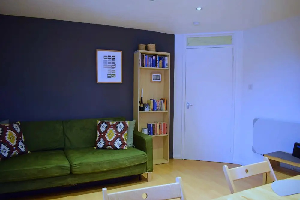 Central 1 Bedroom Apartment Near Tower Hill With Balcony