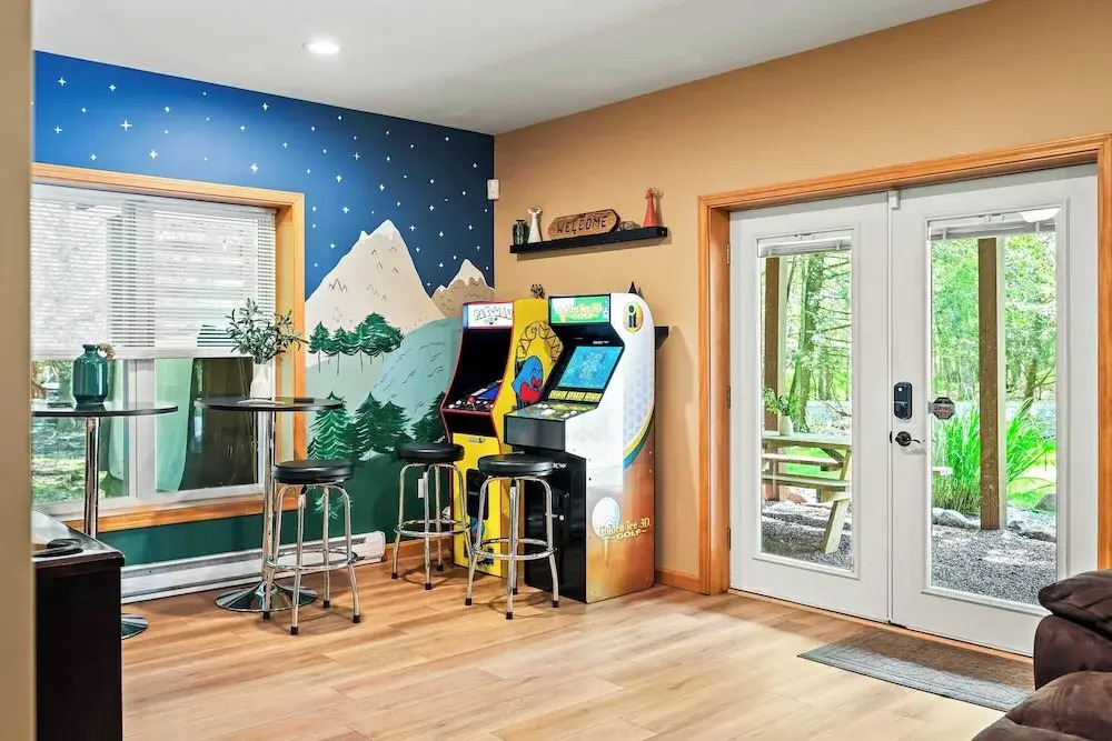 Pocono Paradise by Avantstay Lakeside Retreat, Hot Tub, Game Room, Near Beach
