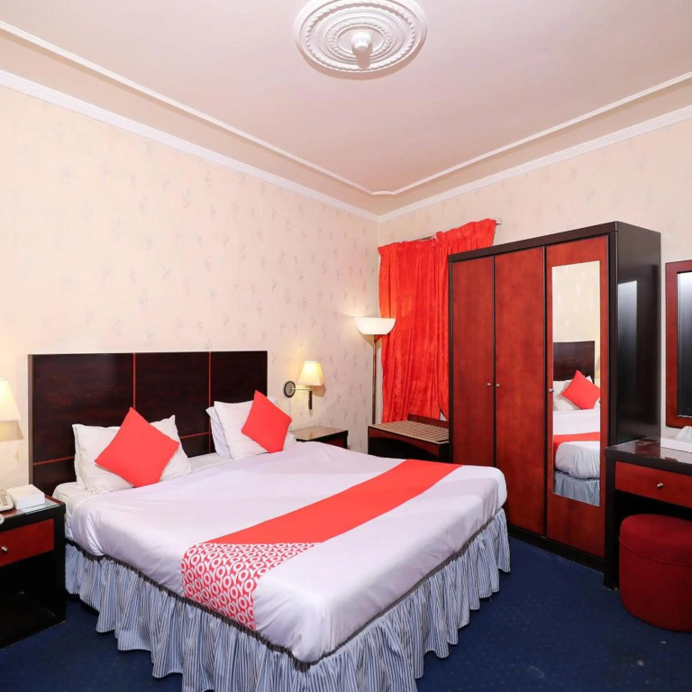 OYO 112 Semiramis Hotel