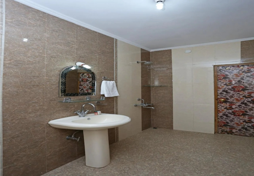 OYO 4487 Hotel Al Azra