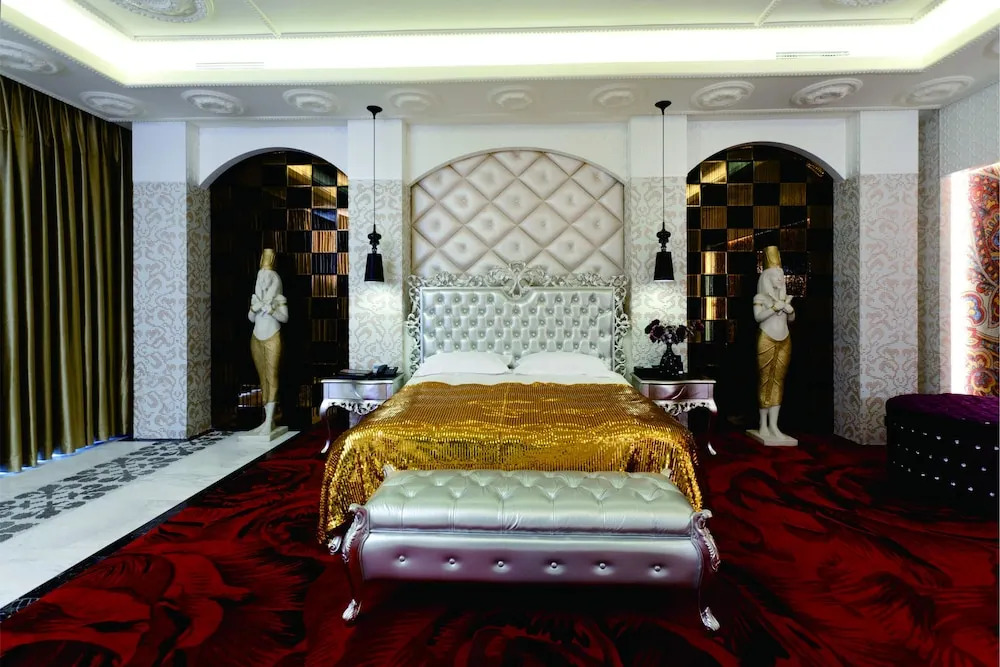 Luxurious Romantic Hotel
